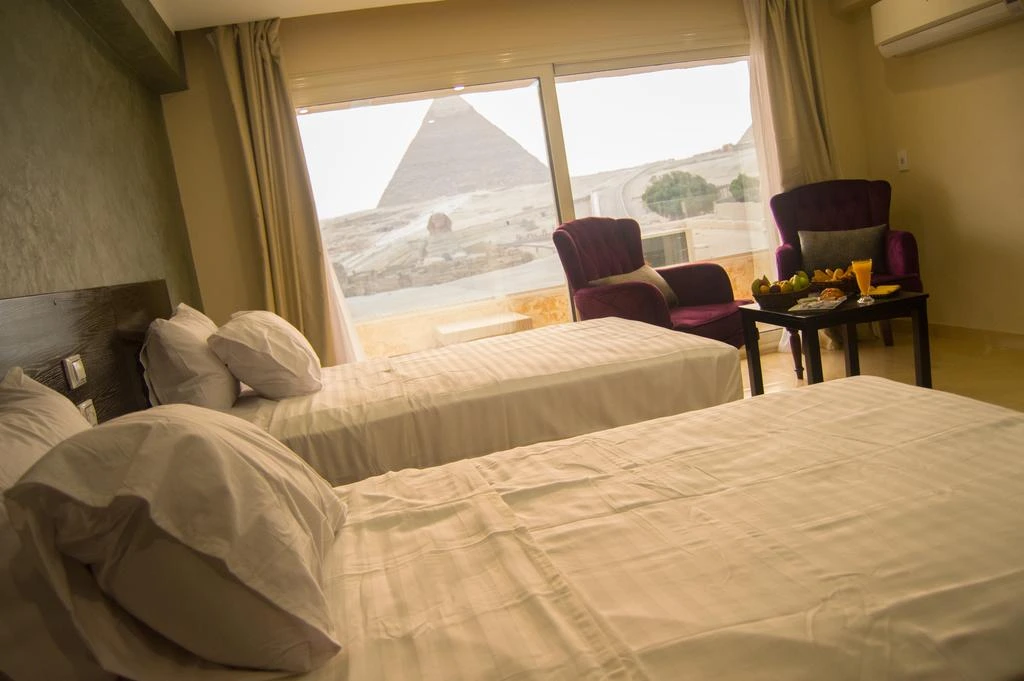 Double room in front of the pyramid